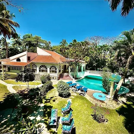 Villa Ramos - Private Beachfront With A View